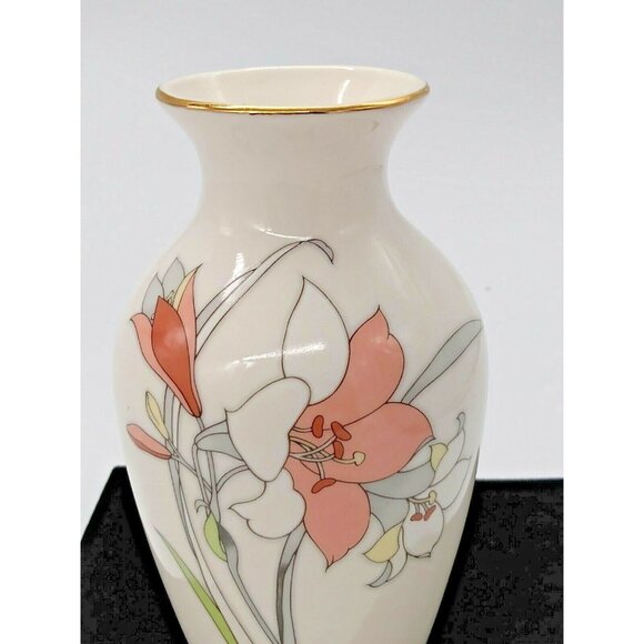 Vintage YamaJi Pink Peace Lily Floral Vase Porcelain Gold Trim 7" Tall - Picture 2 of 6